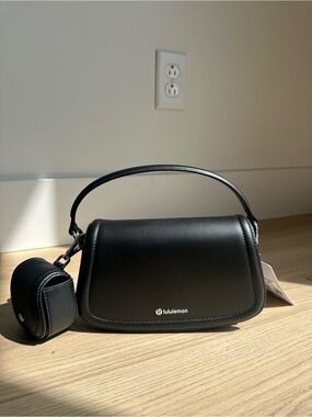 NWT lululemon Cactus “Leather” Mini Bag 1.2L Black Silver
